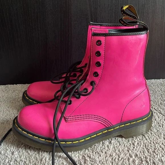 [SOLD ON ANOTHER PLATFORM] Hot Pink Patent Leather Dr. Martens 1460 Boots - Picture 4 of 10
